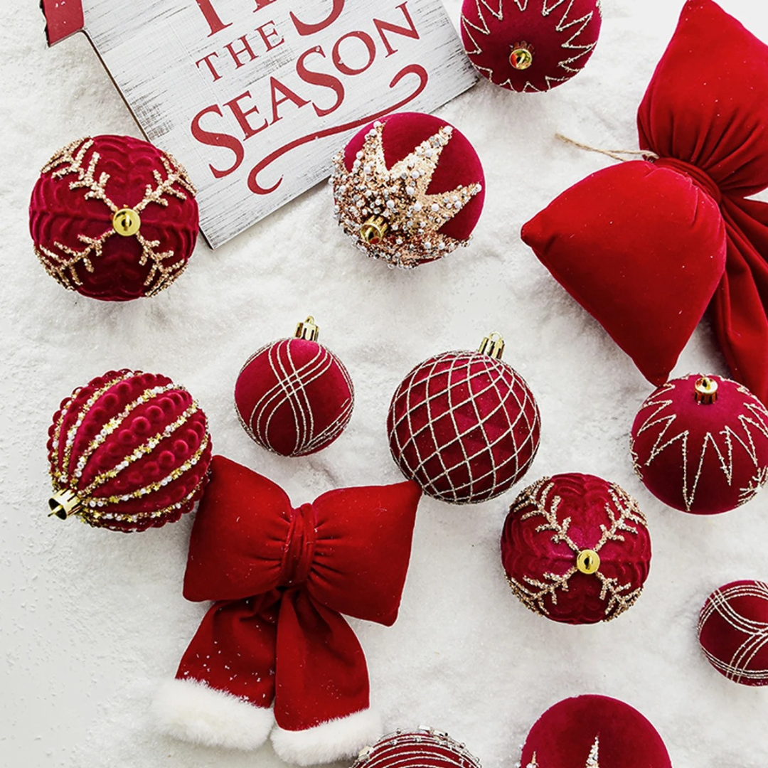 Bolas de Natal Pintadas e de Pelúcia Vermelhas para Árvore de Natal