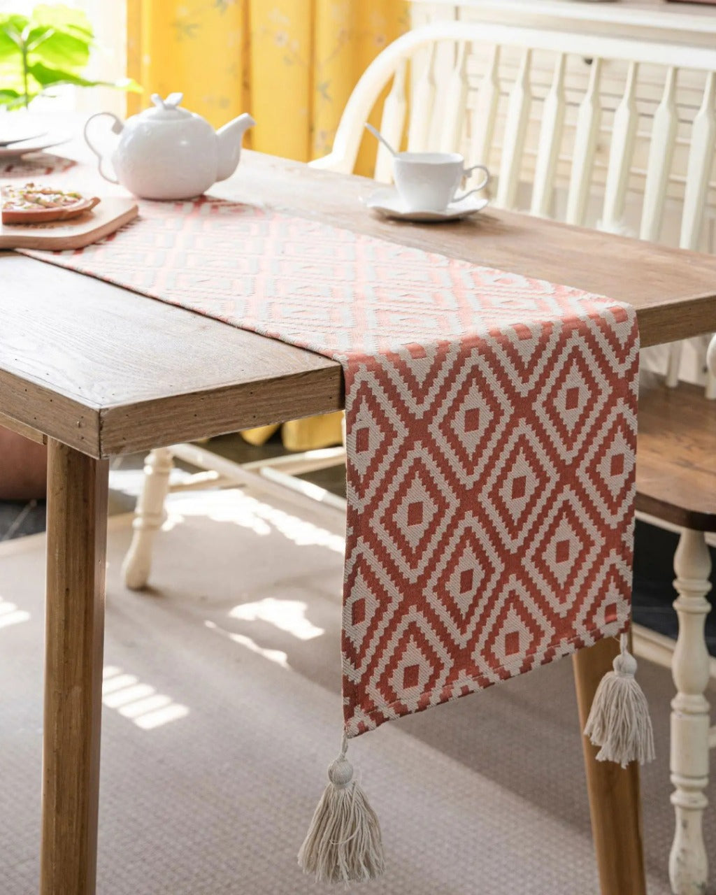 Caminho de Mesa Geométrico em Jacquard com Borla para Decoração
