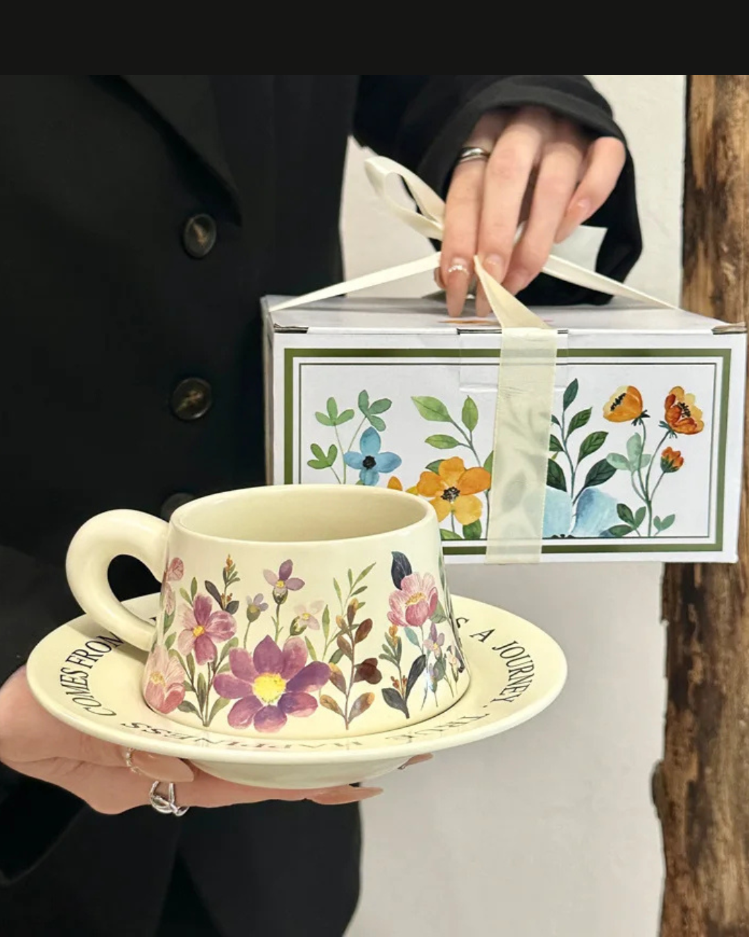 Conjunto de Pires e Caneca de Cerâmica