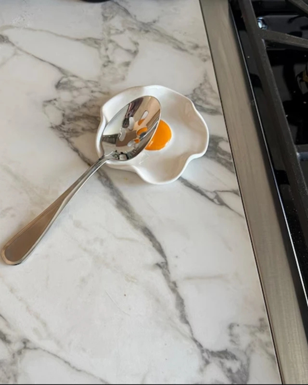 Descanso de Colher de Cerâmica em Formato de Ovo Frito