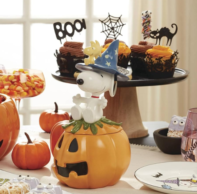 Pote de doces coberto com tema de Halloween assombrado