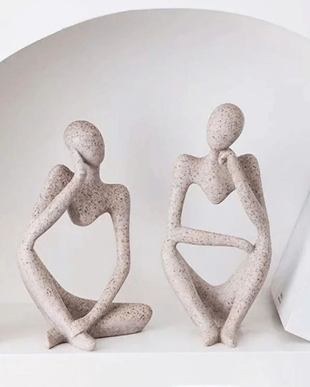 Escultura O Pensador Abstrato Cor Areia para Decoração de Sala e Escritório