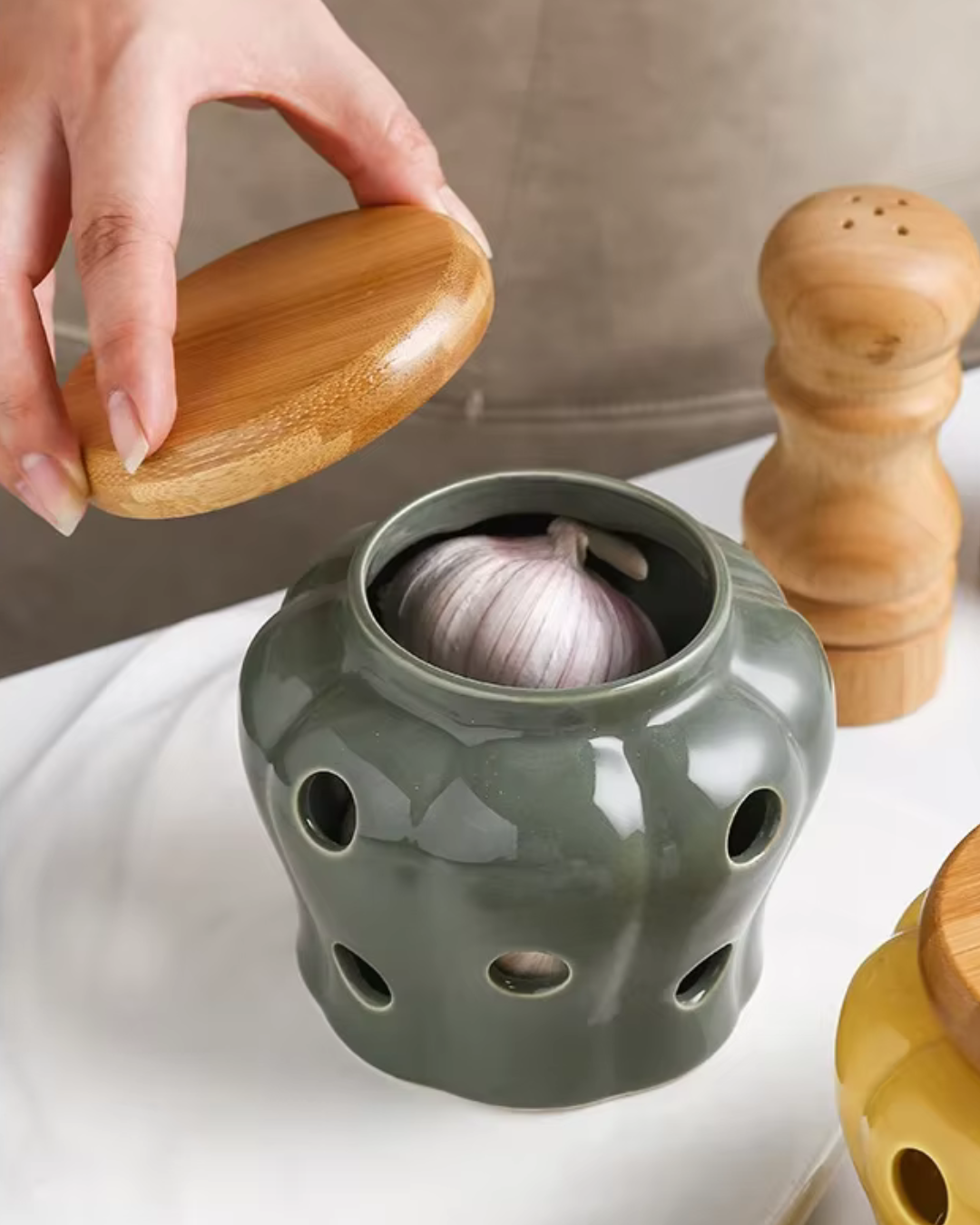 Jarra de Armazenamento de Alho em Cerâmica Oca com Tampa em Forma de Abóbora