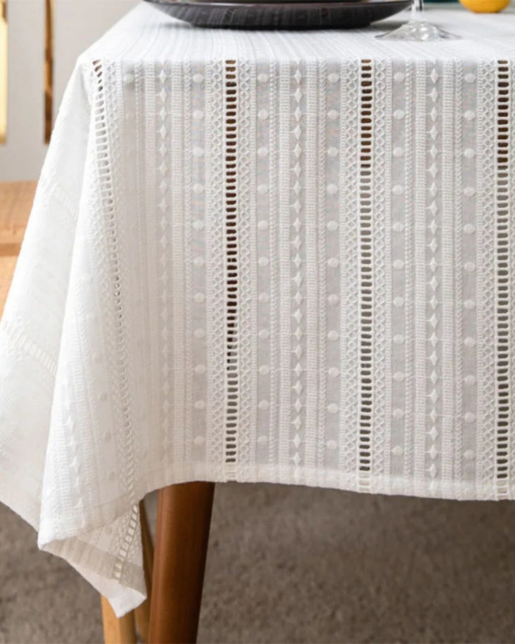 Toalha de Mesa de Algodão Branco com Bordado Francês