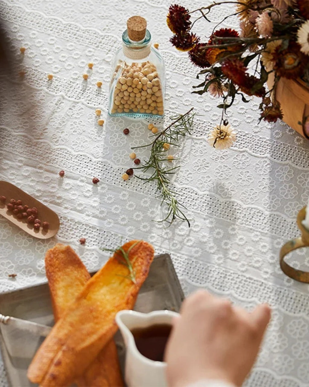 Toalha de Mesa de Algodão Branco com Bordado Francês