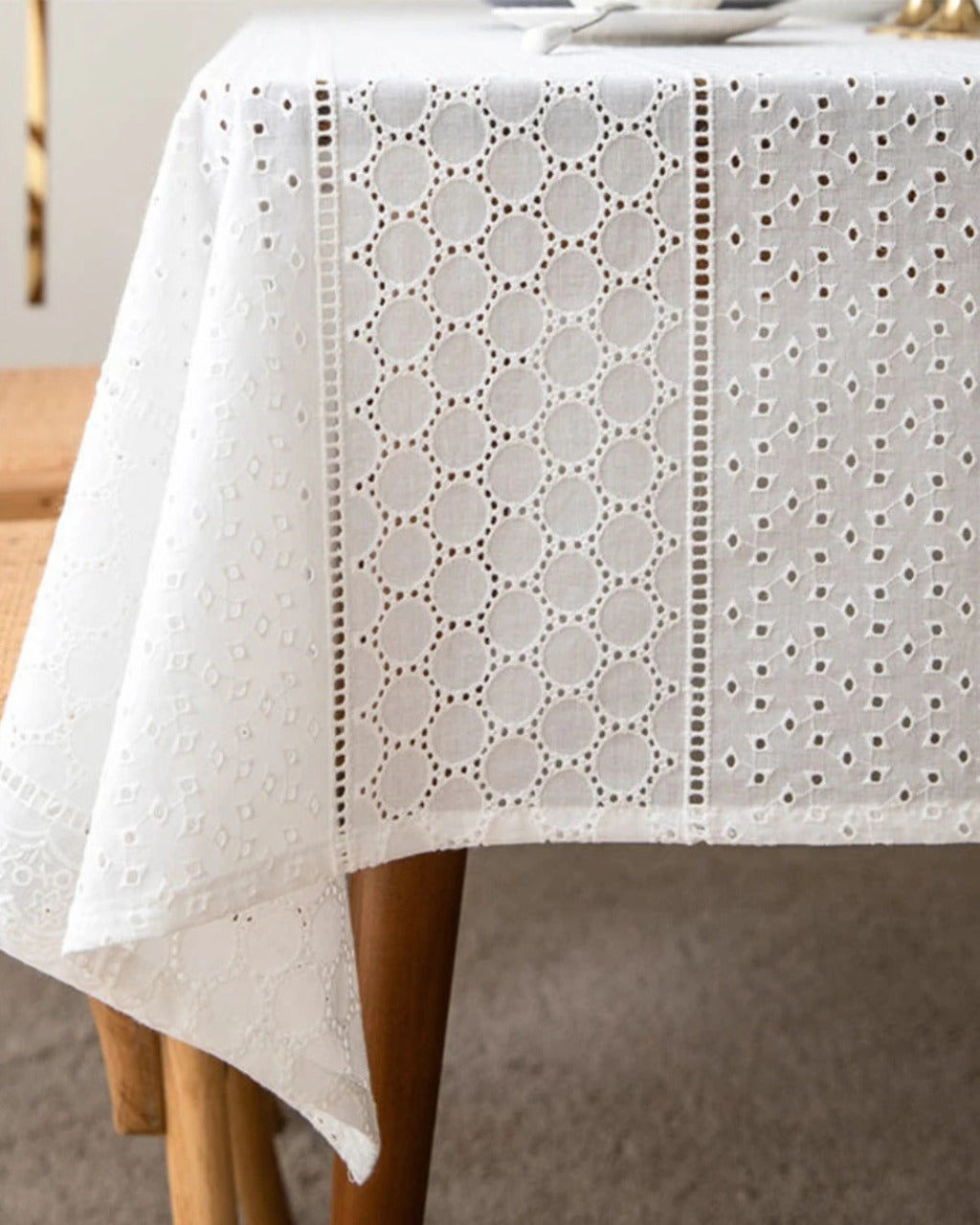 Toalha de Mesa de Algodão Branco com Bordado Francês