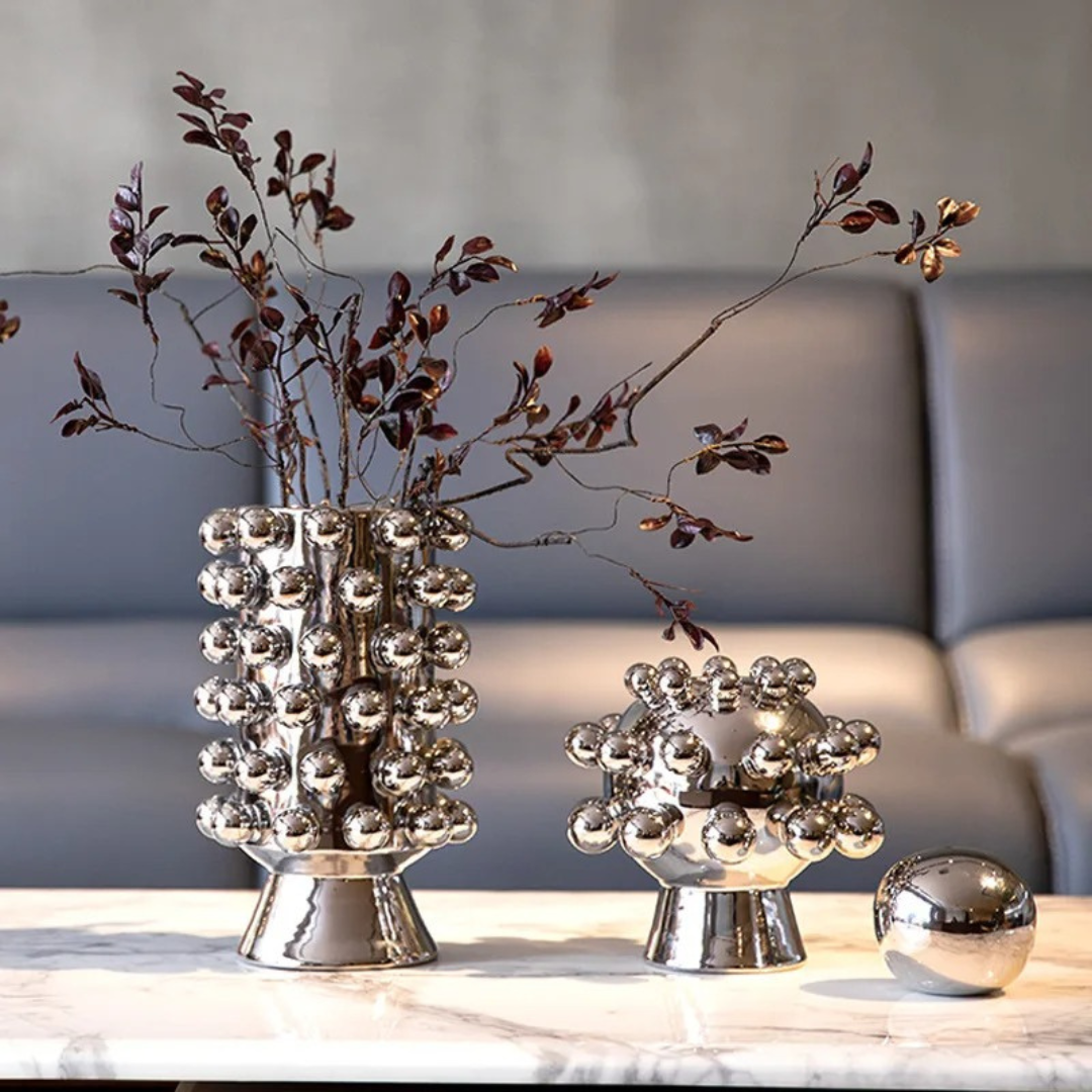 Vaso de Cerâmica Banhado a Prata com Bolinhas Geométricas