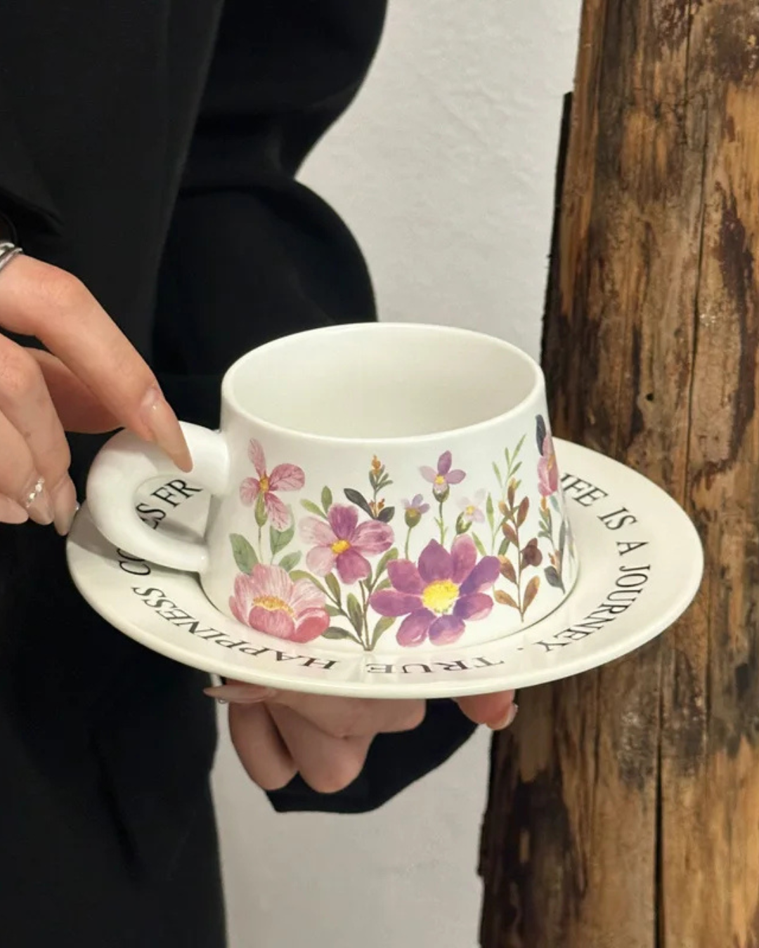 Conjunto de Pires e Caneca de Cerâmica