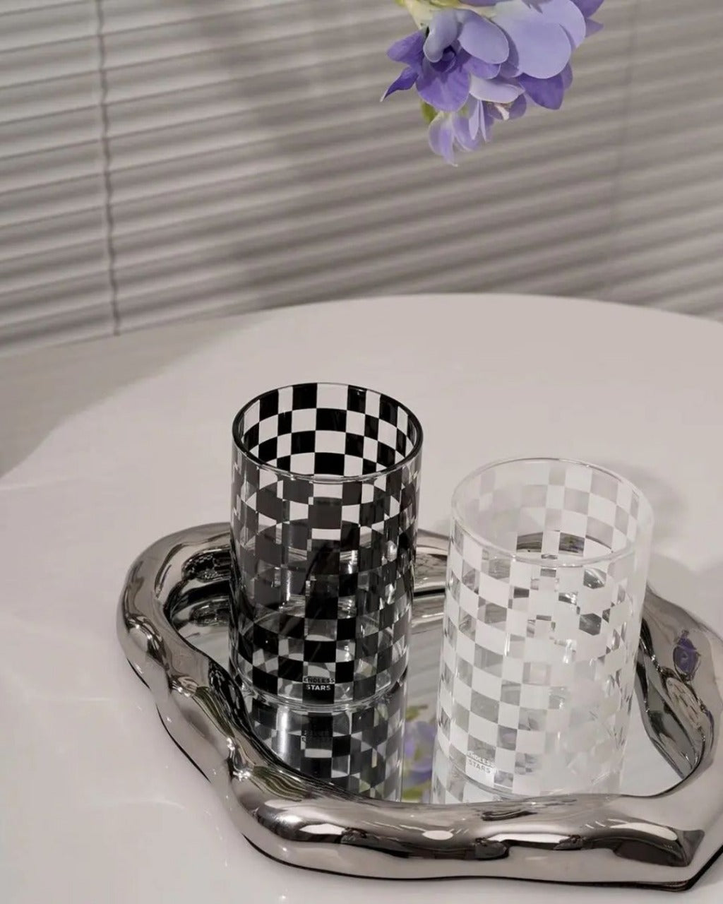 Copo de Vidro Xadrez 300ml Elegância para Suco Café e Drinks