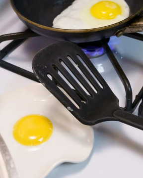 Descanso de Colher de Cerâmica em Formato de Ovo Frito
