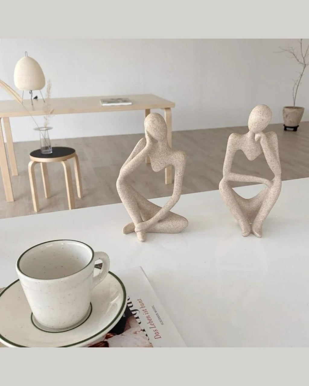 Escultura O Pensador Abstrato Cor Areia para Decoração de Sala e Escritório