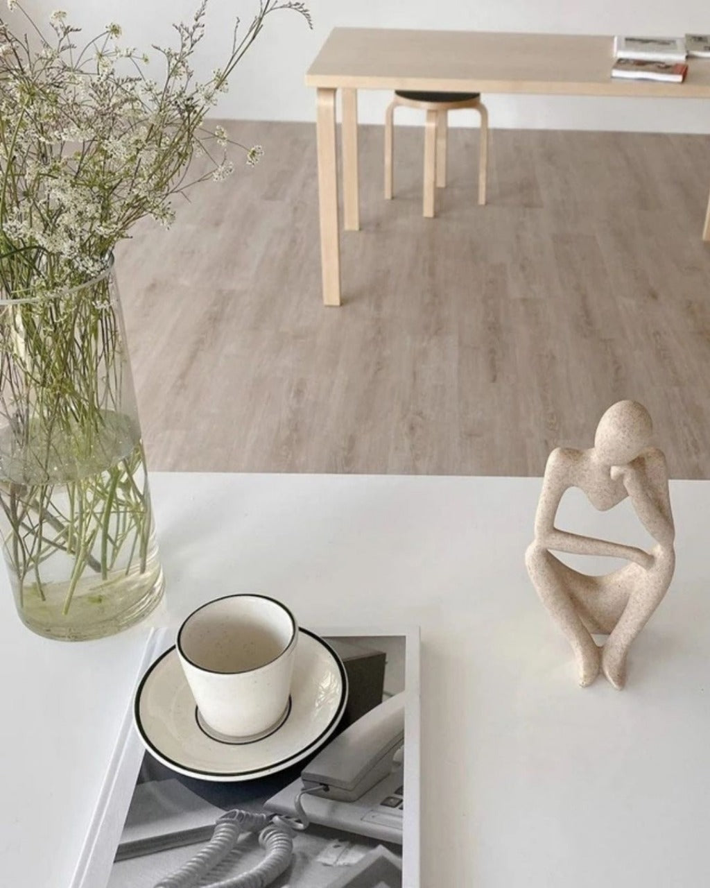 Escultura O Pensador Abstrato Cor Areia para Decoração de Sala e Escritório