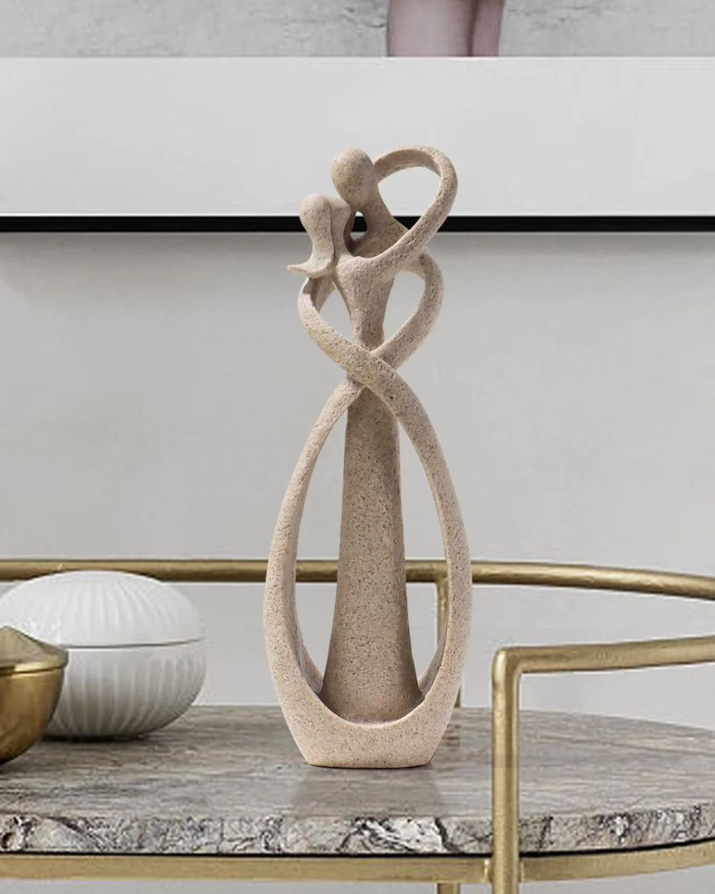 Escultura de Casal Abraçado Decoração Afetiva para Sala Quarto ou Escritório