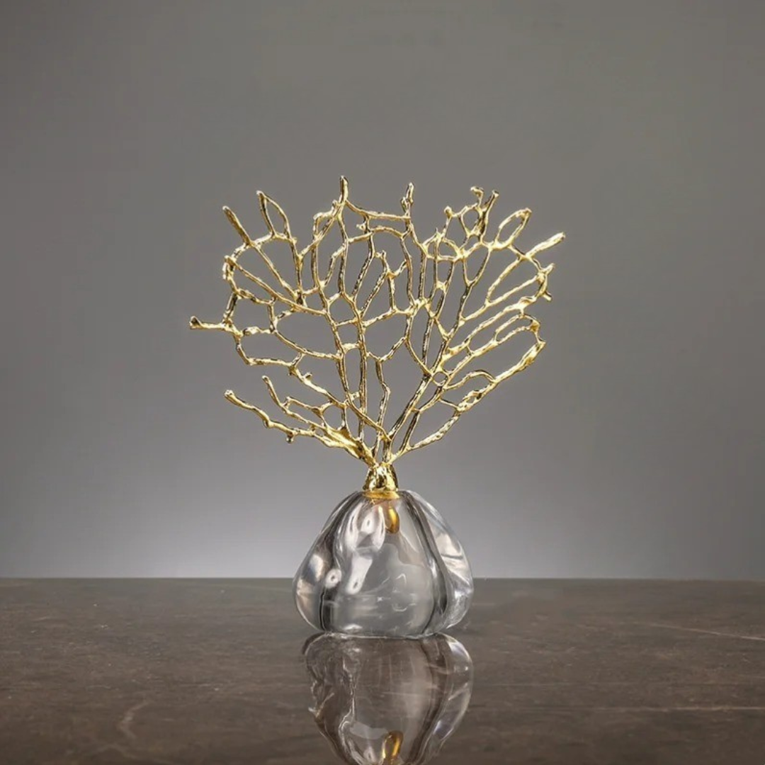 Estatueta Decorativa de Coral Dourado com Base Transparente em Resina