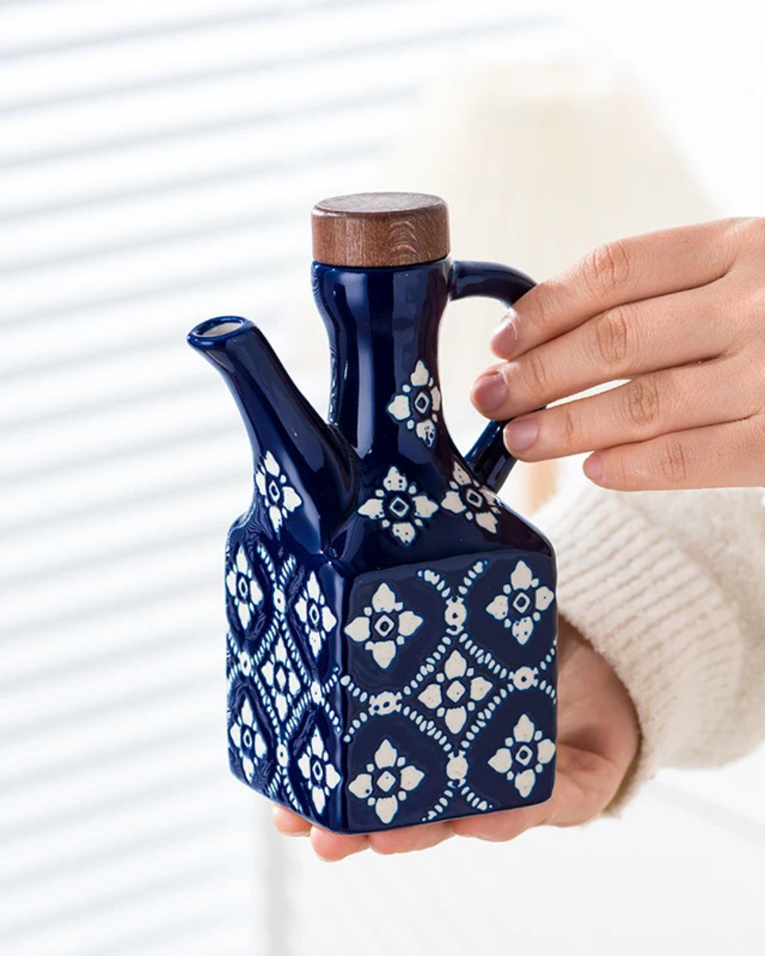 Pote de Óleo de Cerâmica 250 ml com Tampa de Madeira e Alça