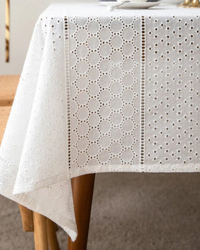 Toalha de Mesa de Algodão Branco com Bordado Francês