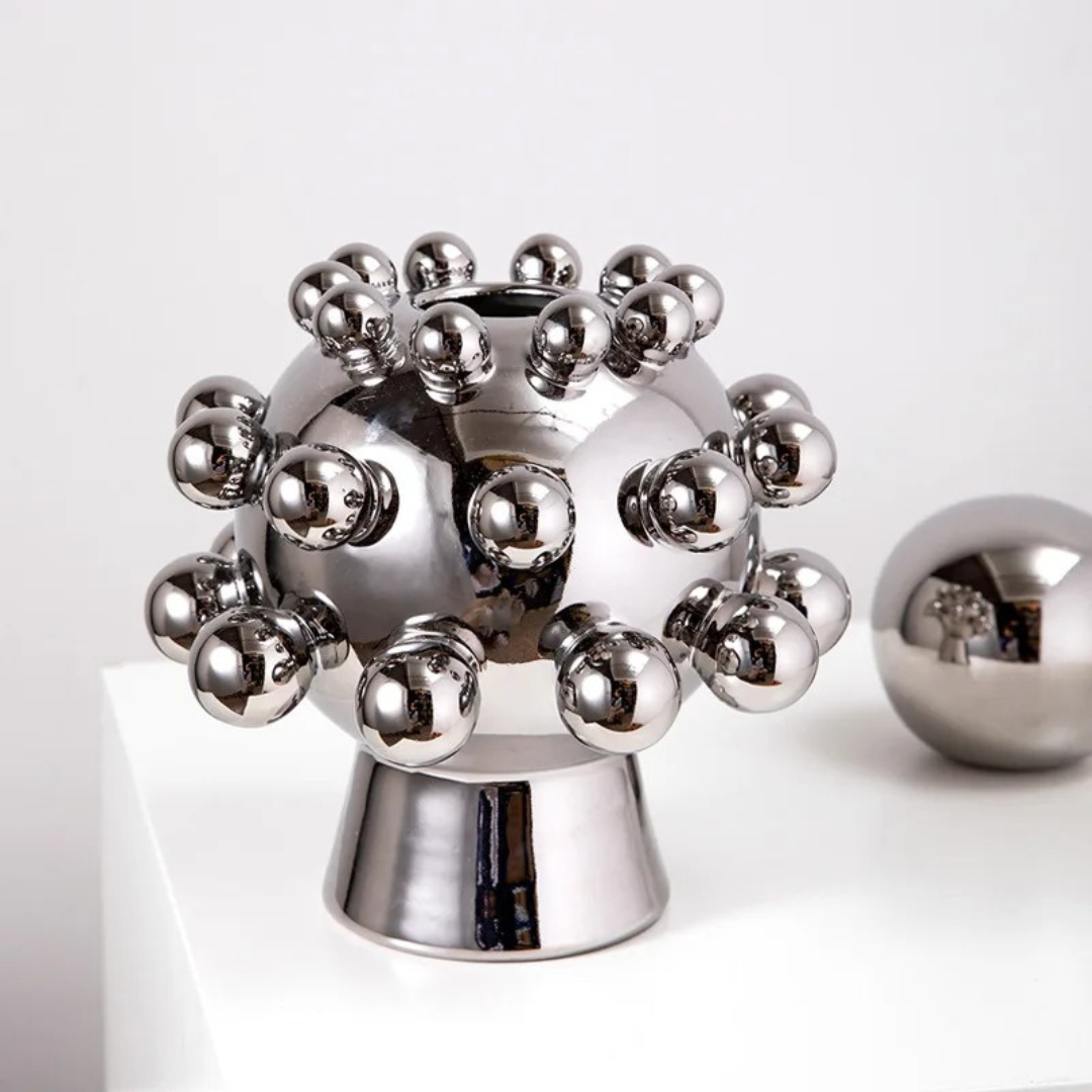 Vaso de Cerâmica Banhado a Prata com Bolinhas Geométricas