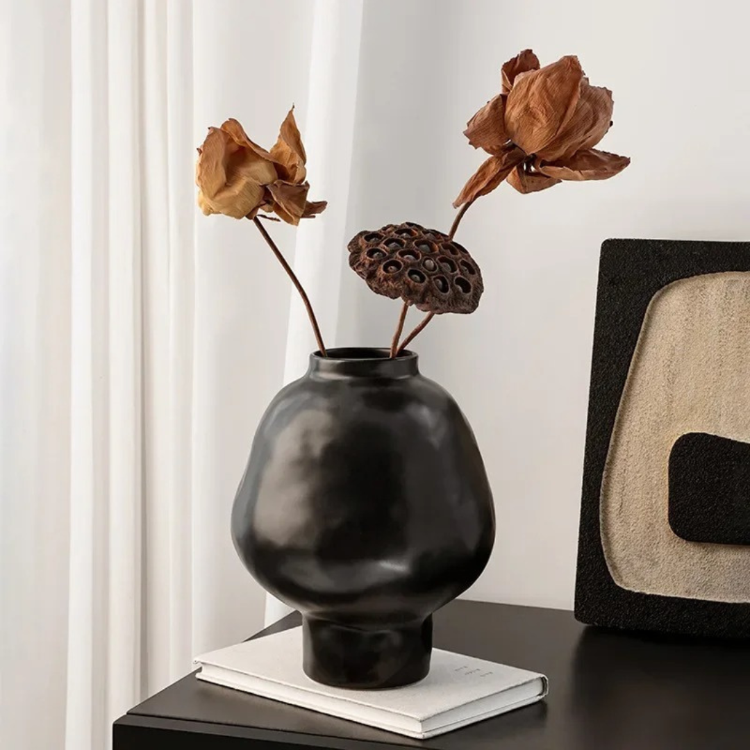 Vaso de Cerâmica com Padrão de Martelo